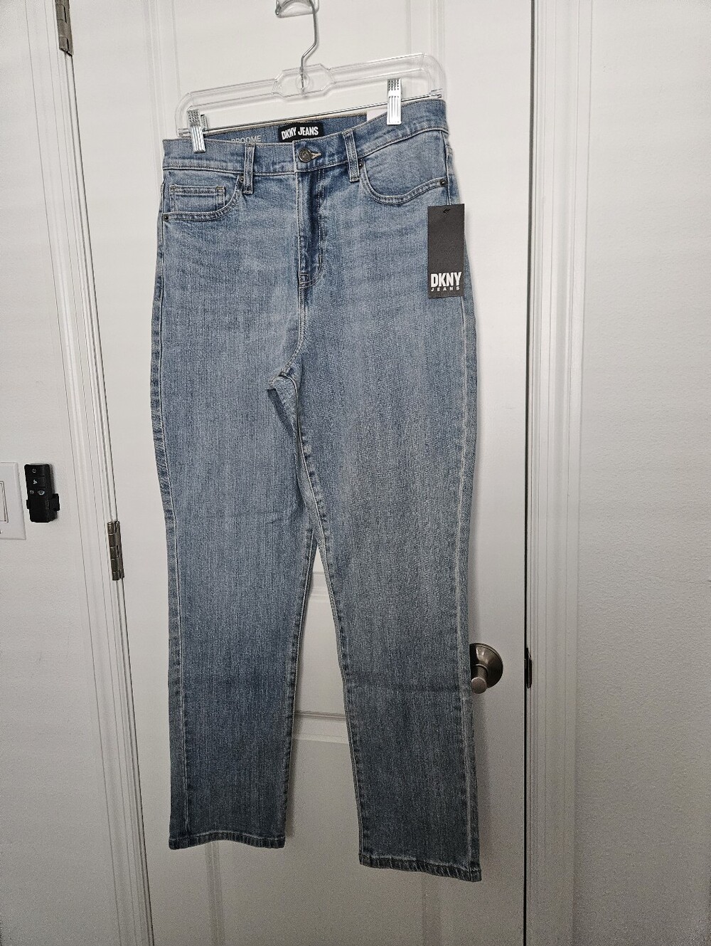 NWT Dkny Womens Size 30 High Rise Slim Straight Jeans Bryant Wash